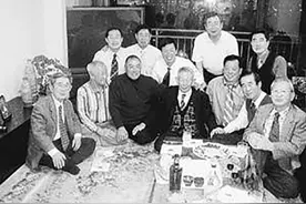 流落海外近400年的家族，到中国来认祖归宗，族谱：祖上是中国人图片