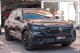 途锐改装黑武士车窗亮黑包+卡钳轮毂喷漆图片