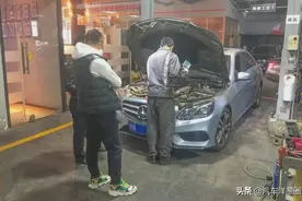 4S店修车内幕曝光！汽车零件随意破坏，在旁边盯着都没用？图片