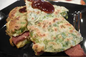 想吃韭菜煎饼再也不用买了，在家这样做，1分钟摊1个，太好吃了图片