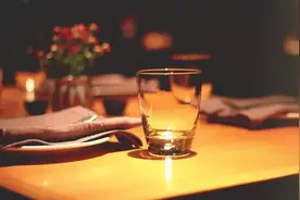 洞房花烛夜，婆婆找人验我的身，说当年她婆婆就是这么对她的图片