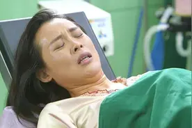 90后妈妈生下龙凤胎，刚要缝合大喊“等一下”，医生当场愣住图片