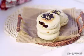 一碗面粉，一个平底锅烙出的香甜红糖饼，女人最爱它，做早餐不错图片
