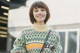 什么叫美人在骨不在皮？看袁泉的日常私服，49岁这状态太能打了图片