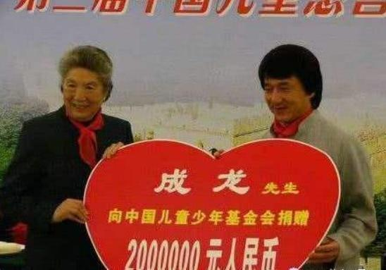 成龙有20亿身家？要拿100万感谢抗疫药研制者的他为何被吐槽狡猾