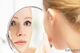 为什么冬天脸上干燥起皮屑，特别对于敏感肌，怎样科学补水护肤？图片