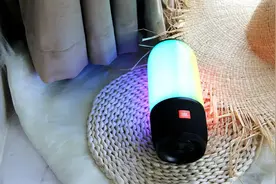 身临现场感受纯正音乐，JBL蓝牙音箱带你领略音乐魅力图片