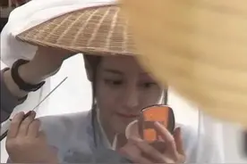 这才是女明星的样子！迪丽热巴《长歌行》路透，用的粉饼超大牌图片