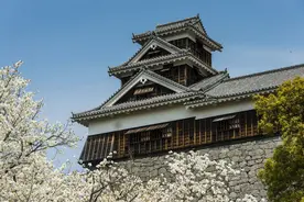 熊本城位于日本熊本县熊本市，为日本三大名城之一图片