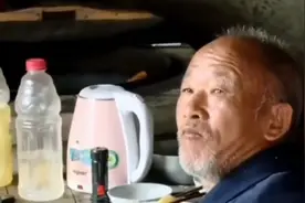 女儿跟随母亲改嫁到继父家，为何又抛弃生母，跟随继父生活图片