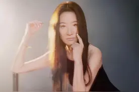 72岁身价亿万的“婚纱女王”：把又忙又美做到极致图片