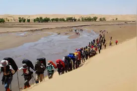 从沙漠种树，变为向沙漠输水？外媒：沙漠只有中国能创造奇迹图片