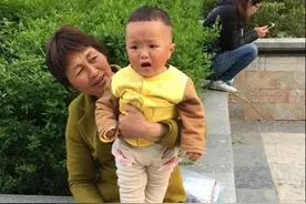 为啥宝宝看到“某个人”时会突然大哭？不是迷信，是有科学依据的图片