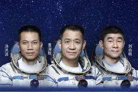 三名航天员太空生活的ＡＢＣ图片