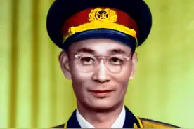 他是《亮剑》赵刚的原型，官拜少将，深夜累死在工作岗位上图片