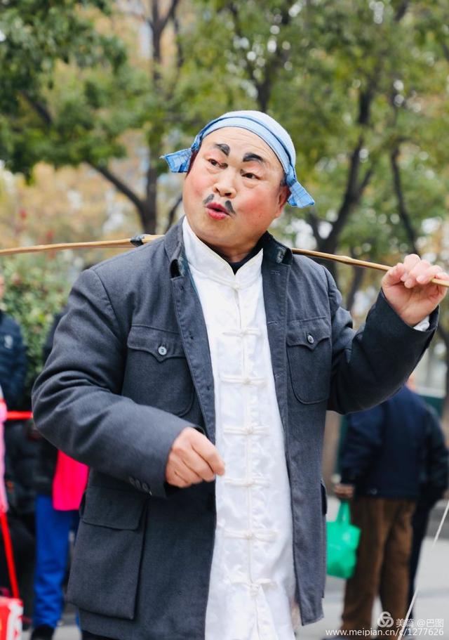 高手在民间，演出自娱自乐，洛阳周王城广场民间曲艺乐园