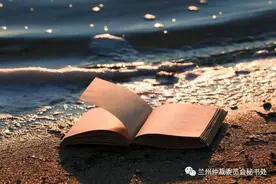 【美文短语】世界上任何书籍都不能带给你好运，但是它们能让你悄悄成为你自己。图片