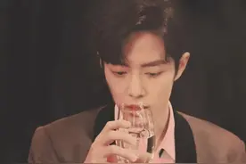绝色（92）美男子带女老师回家午睡，品酒，听音乐，度过难忘时光图片
