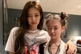 堪称迷你版Jennie，12岁德韩混血模特成YG的团宠，这颜值谁受得住图片