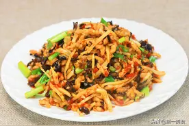 鱼香肉丝怎么做才好吃，原来肉丝滑油很关键，厨师长教你烹饪技巧图片