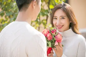 相同年龄，为何男人比女人看起来年轻？实不相瞒，男人“脸皮厚”图片