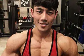 国外小哥哥的身材都练得怎么样了？网友：这样的身材刚刚好图片