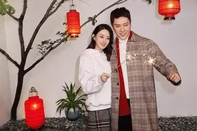 冯绍峰妈妈罕见现身，赵丽颖家庭地位曝光，难怪会和冯绍峰离婚图片