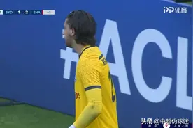 颜骏凌替补亚冠现罕见一幕：造门将红牌，对手被迫后卫客串门将图片