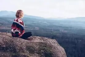 老实说，根本没人在乎你过得怎样，只想看到你过得不好”图片