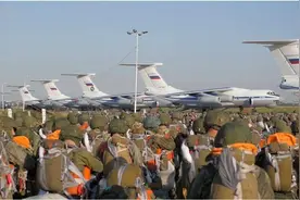 人类首次：俄空降兵征服北极，万米高空跳伞，向美传递强烈信号图片