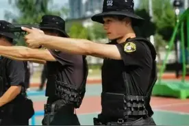 霸气！这位参军入伍的人民警察，找到了！图片