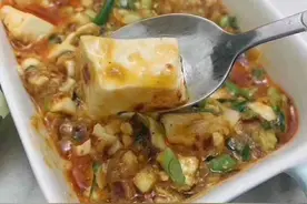豆腐跟海鸭蛋一起做个新吃法，刚出锅孩子抢着吃，营养又美味图片