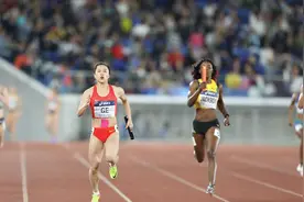 美国队掉棒后重新申请比赛，全场嘘声，她们就不感到尴尬吗？图片