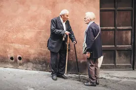 人类活70岁就够了，不用活太久？心理学：寿命太长不一定是好事图片