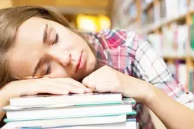 为何有时候睡得很早，第二天起来还是瞌睡？网友：疲劳病了解一下