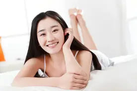 女人在外边有人了，装得再好，睡觉前这三个表现，暴露了马脚图片