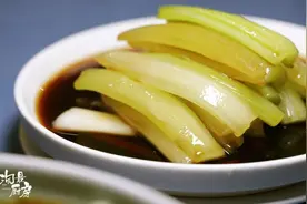 3种调料就搞定，2步解锁芹菜新吃法图片