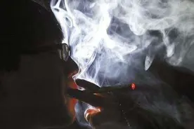 香烟被称为全球杀手，明清时曾有过被禁，烟草的历史图片