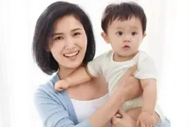 为何宝宝会走路了反而总求抱抱？看完这些理由，你不会忍心拒绝了图片