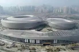 不用一根柱子，中国造出1370吨纯钢穹顶，老外看后：如何做到的？图片