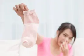 重口味！为什么有人喜欢闻自己的臭袜子？知道原因后瞬间不好了图片