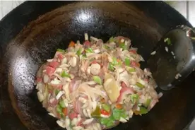 经常用这3种锅炒菜做饭，堪比“慢性毒药”？通过检测结果告诉你图片