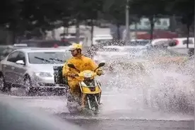 我们都一样，生活都是风里来、雨里去图片
