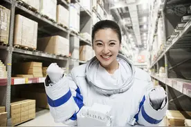 小说：未来人类也是要穿秋衣秋裤的。图片