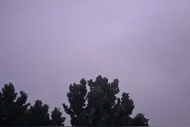 四海翻腾云水怒，五洲震荡风雷激图片