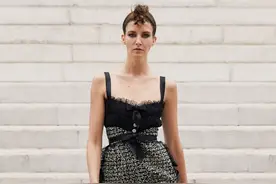 巴黎高定时装周香奈儿新品一览，满眼都是流苏和荷叶边，特别浪漫图片