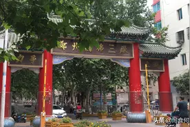 拍摄于2019年夏天的郑州国棉三厂，生活区，老厂区，老房子图片