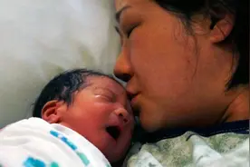 一生之中，孩子要与妈妈经历7次“分离”，一次比一次难舍图片