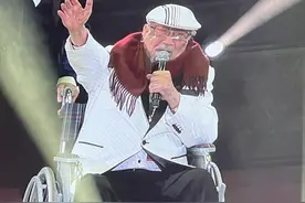 96岁Uncle Ray举办红馆演唱会，打破胡枫89岁纪录，杜丽莎压轴献唱图片