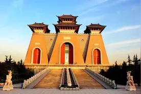 世界上最“高”的门，花5000万历时3年才完工，是在你家乡吗？图片